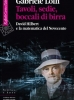 Tavoli, sedie, boccali di birra